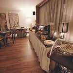 Papillo & 4* Rome