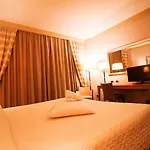 Papillo & 4* Rome