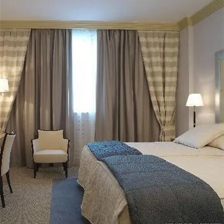 Hotel Papillo & 4*