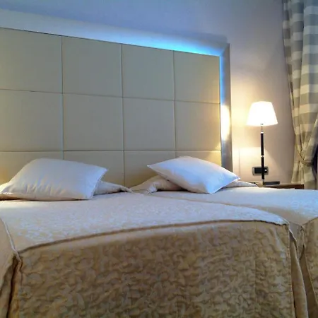 Papillo & 4* Rome