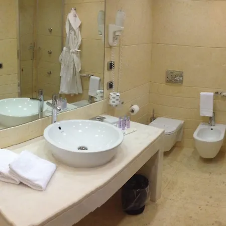 Papillo & 4* Rome