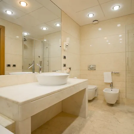 Papillo & 4* Rome
